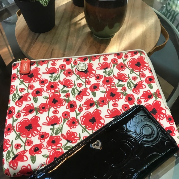 Coach Accessories - Coach Poppy Floral IPad Case